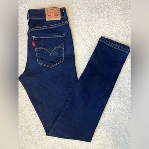 Levi’s Shaping Skinny Ankle Length 26 EUC!